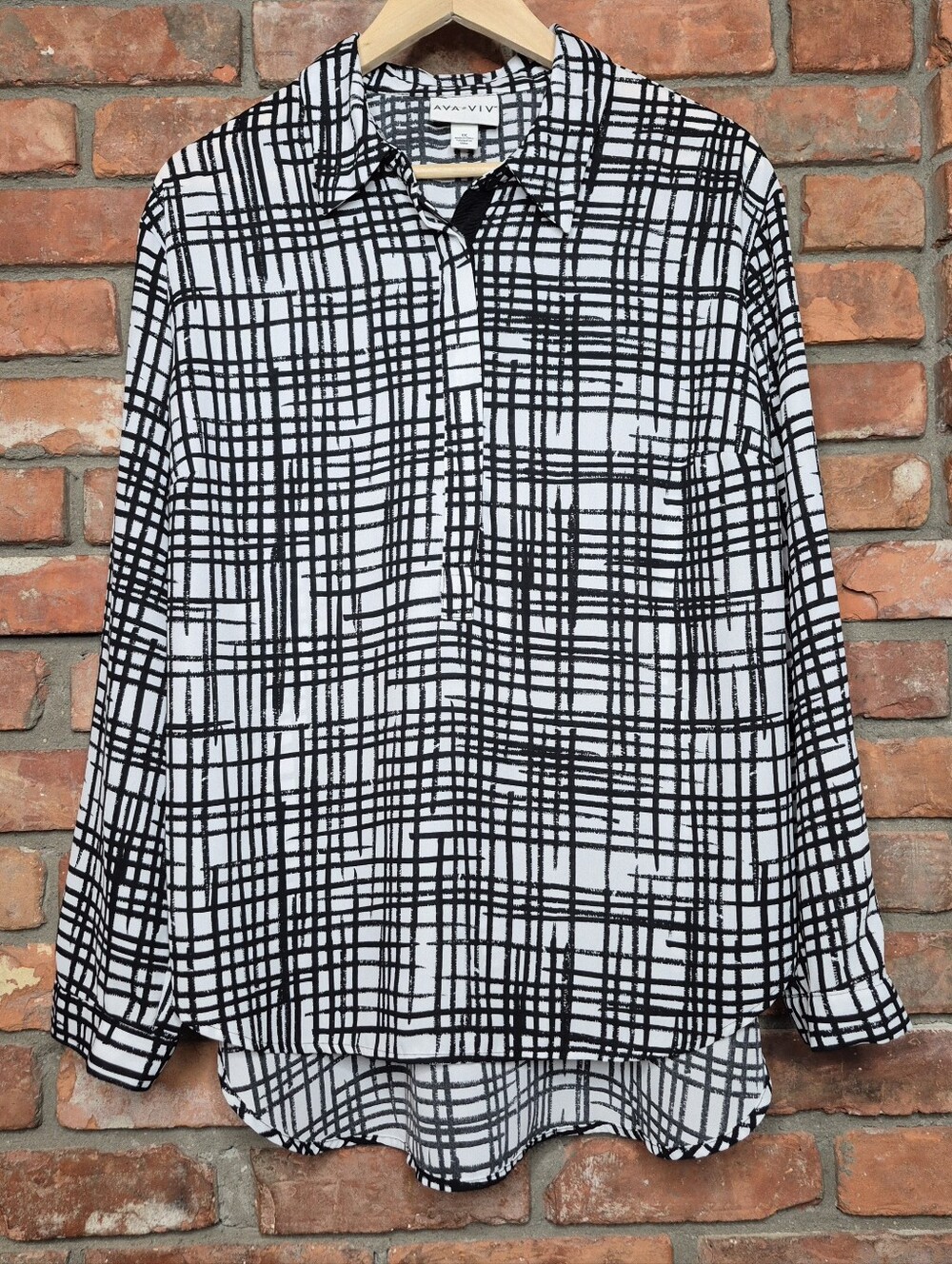 Ava & Viv 1X Black White Abstract Plaid Button Down Tunic Blouse